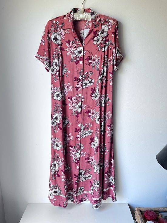 Dresses & Skirts - NWT Lightweight Floral Print Midi Dress Sz L